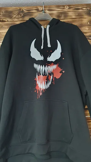 sudadera negra venom